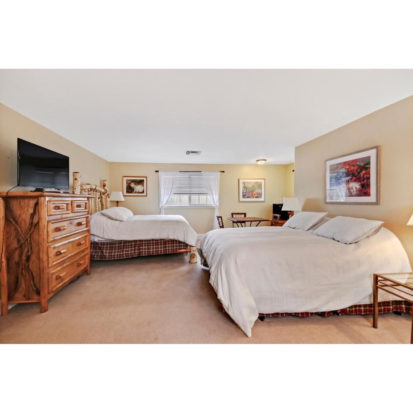 7 Point Ranch Hotel Emigrant Exterior photo